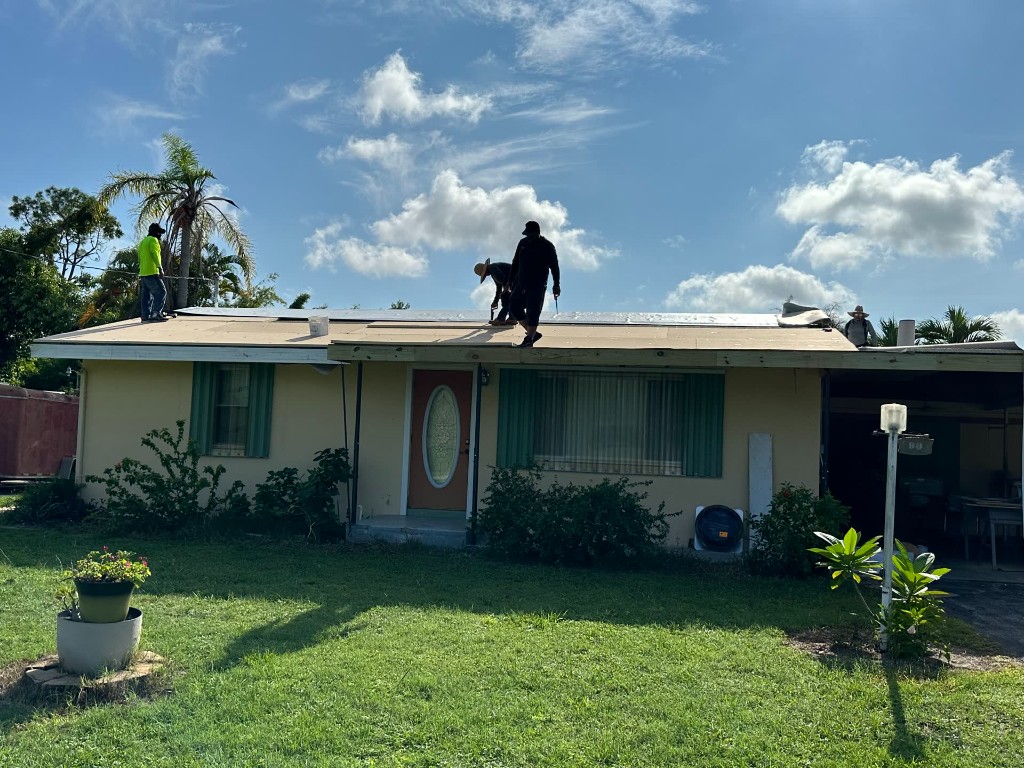 fl-fort-myers-ranch-deck-1.jpg Fort Myers ranch house with roof decking exposed and crew on the plane