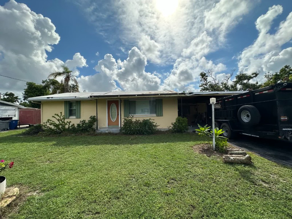 fl-fort-myers-ranch-underlayment-1.jpg Fort Myers ranch house with a low-slope roof plane after decking, before finish membrane